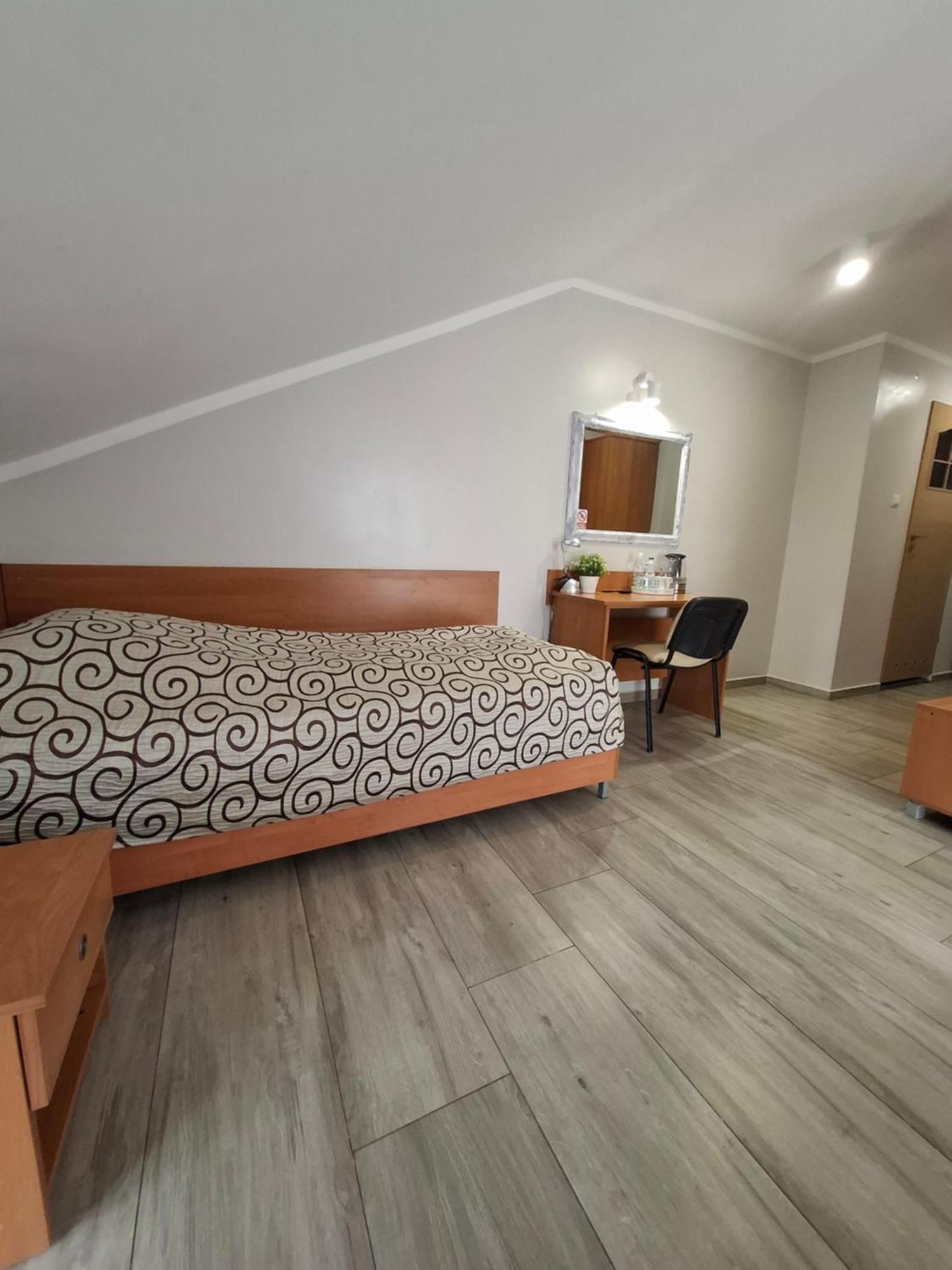 Willa-Restauracja Victoria Ostrowiec Świętokrzyski Cameră foto